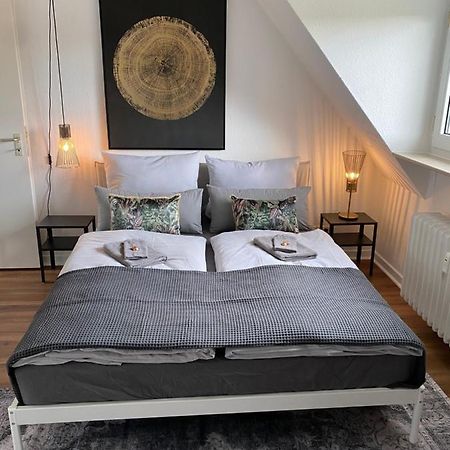 Bostel 1 - Modernes Dachgeschoss-Studio In Duisburg Meiderich, 4,7 Km Hbf, U-Bahn 250M, Flughafen Duesseldorf 28 Km, Landschaftspark 2,9 Km, 5 Gehminuten Von Herzklinik Entfernt Extérieur photo