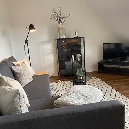 Bostel 1 - Modernes Dachgeschoss-Studio In Duisburg Meiderich, 4,7 Km Hbf, U-Bahn 250M, Flughafen Duesseldorf 28 Km, Landschaftspark 2,9 Km, 5 Gehminuten Von Herzklinik Entfernt Extérieur photo