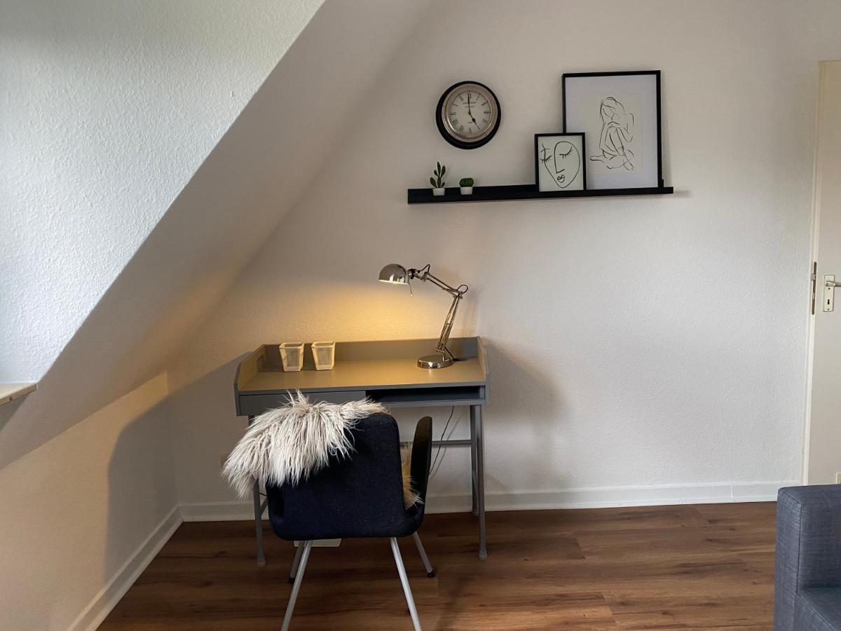 Bostel 1 - Modernes Dachgeschoss-Studio In Duisburg Meiderich, 4,7 Km Hbf, U-Bahn 250M, Flughafen Duesseldorf 28 Km, Landschaftspark 2,9 Km, 5 Gehminuten Von Herzklinik Entfernt Extérieur photo